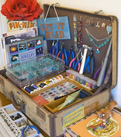 anciennes valises transformées en boite à bijoux ou bricolage